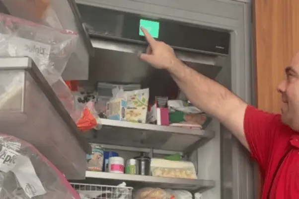 liebherr refrigerator ice maker frozen